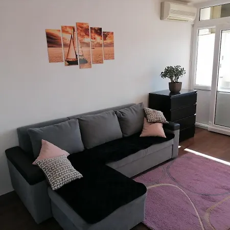 Apartment Nela Omis