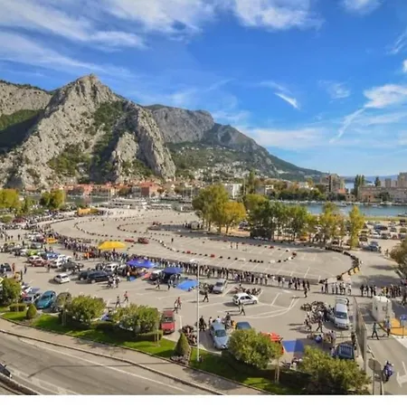 Apartment Nela Omis
